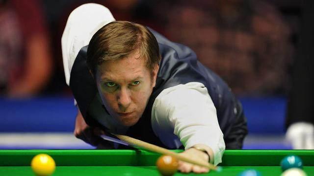 FM26逆天Bug，外场球员“闪现”至门前挡出对方主罚的点球