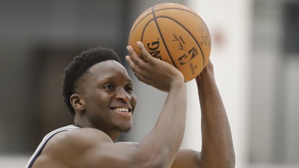 回顾苏炳添10次“破十”光辉瞬间