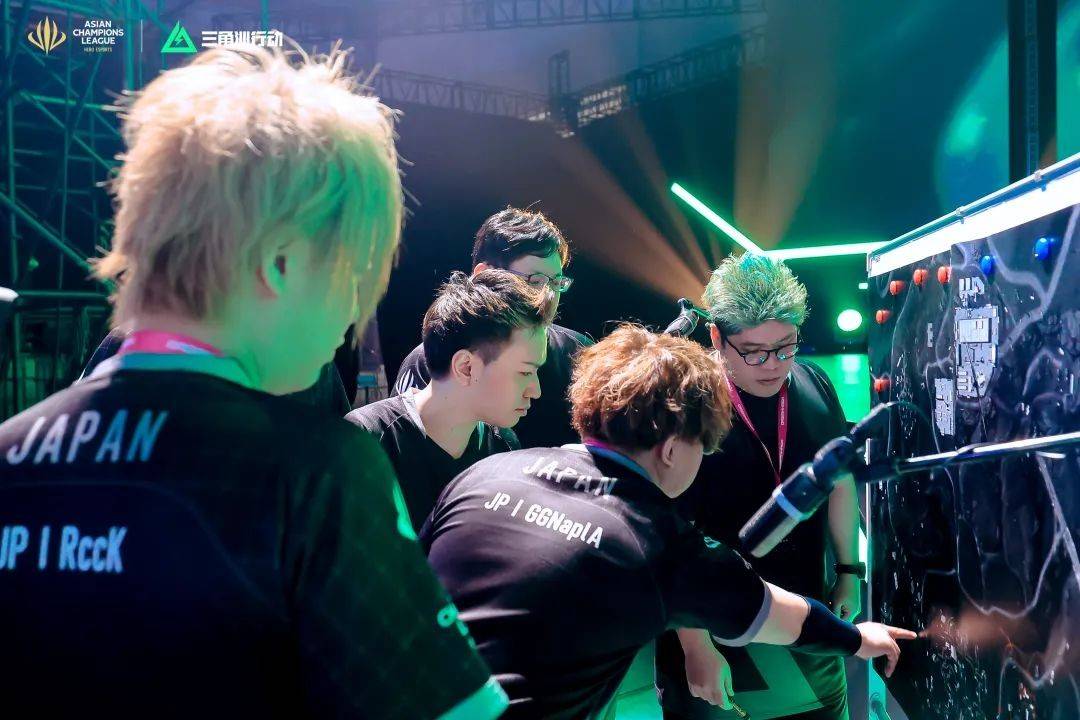 夺得桂冠的 夺得桂冠的